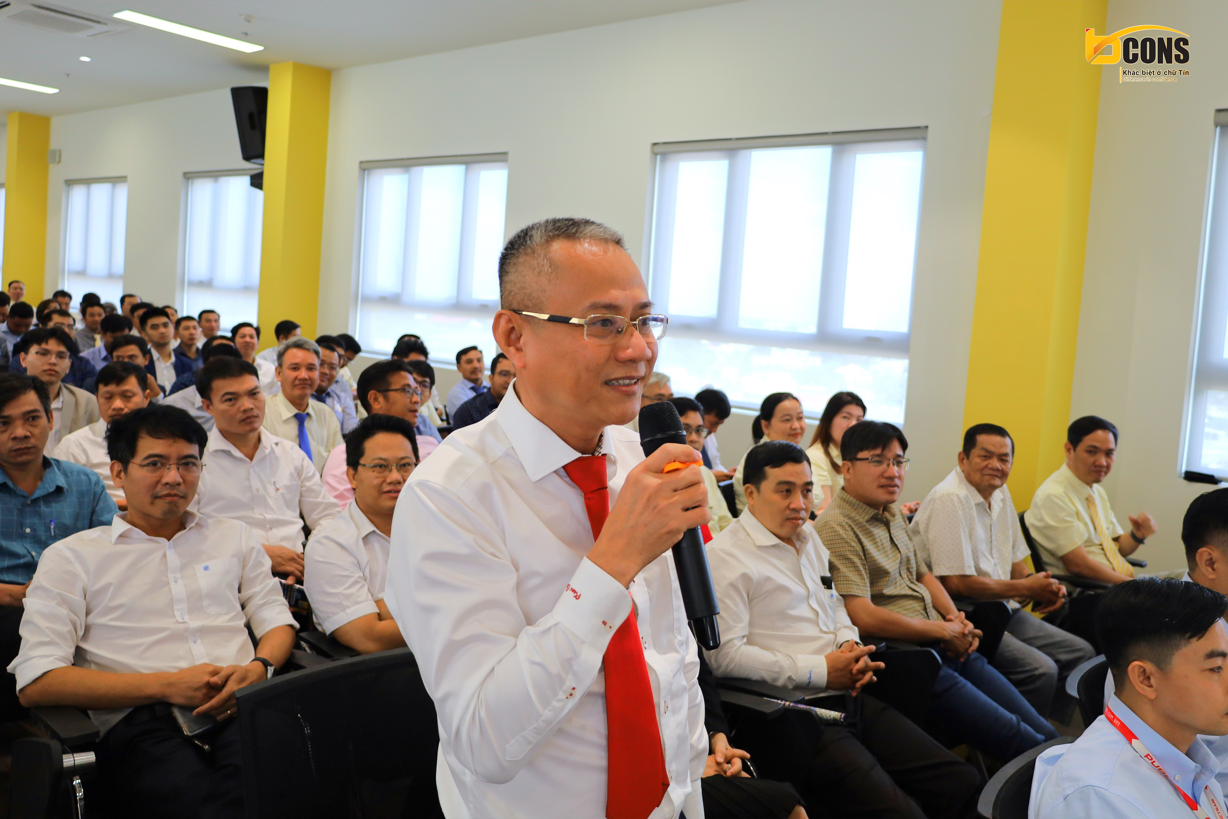 Đại diện Quý đối tác phát biểu tại buổi họp mặt