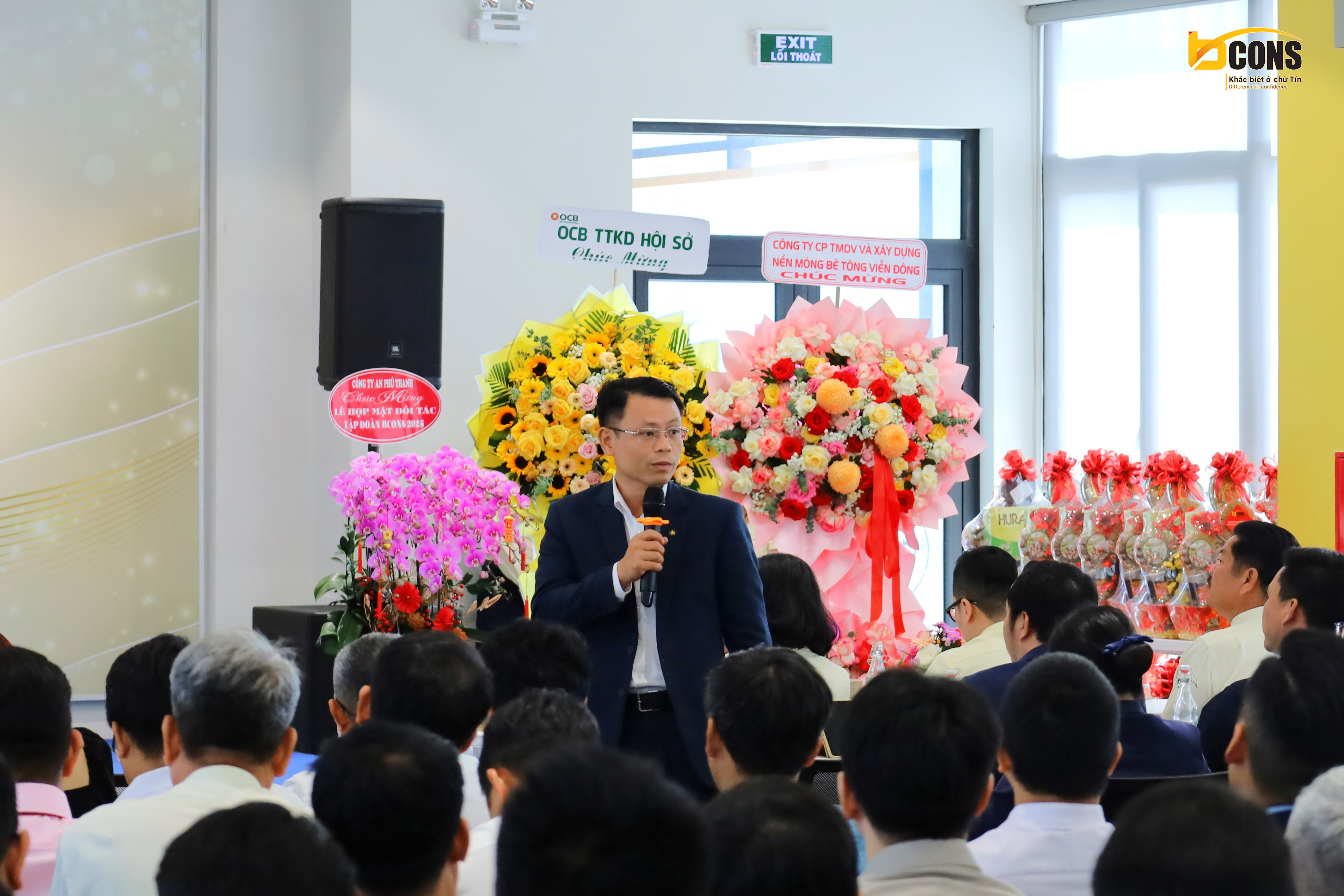 Đại diện Quý đối tác phát biểu tại buổi họp mặt