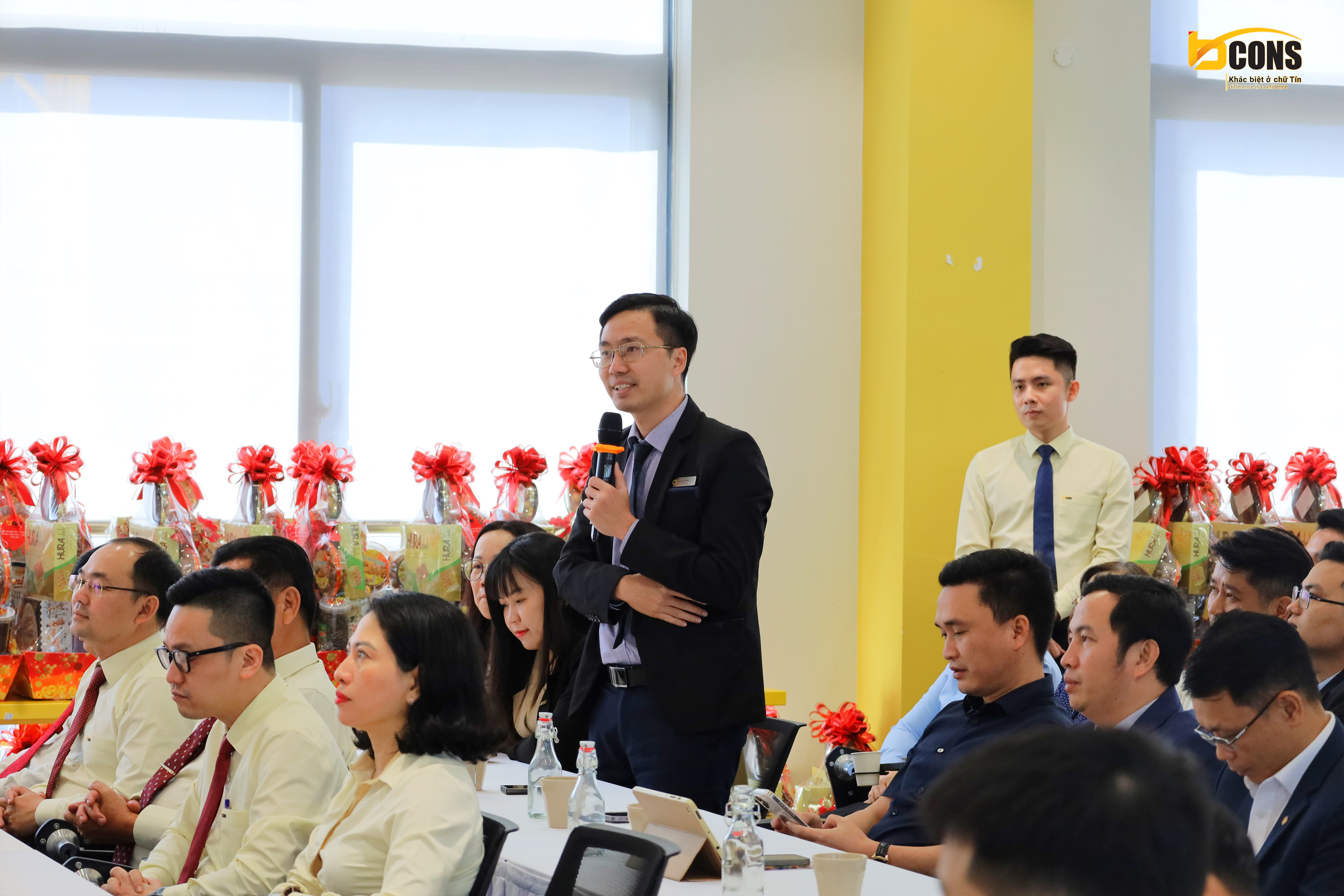 Đại diện Quý đối tác phát biểu tại buổi họp mặt